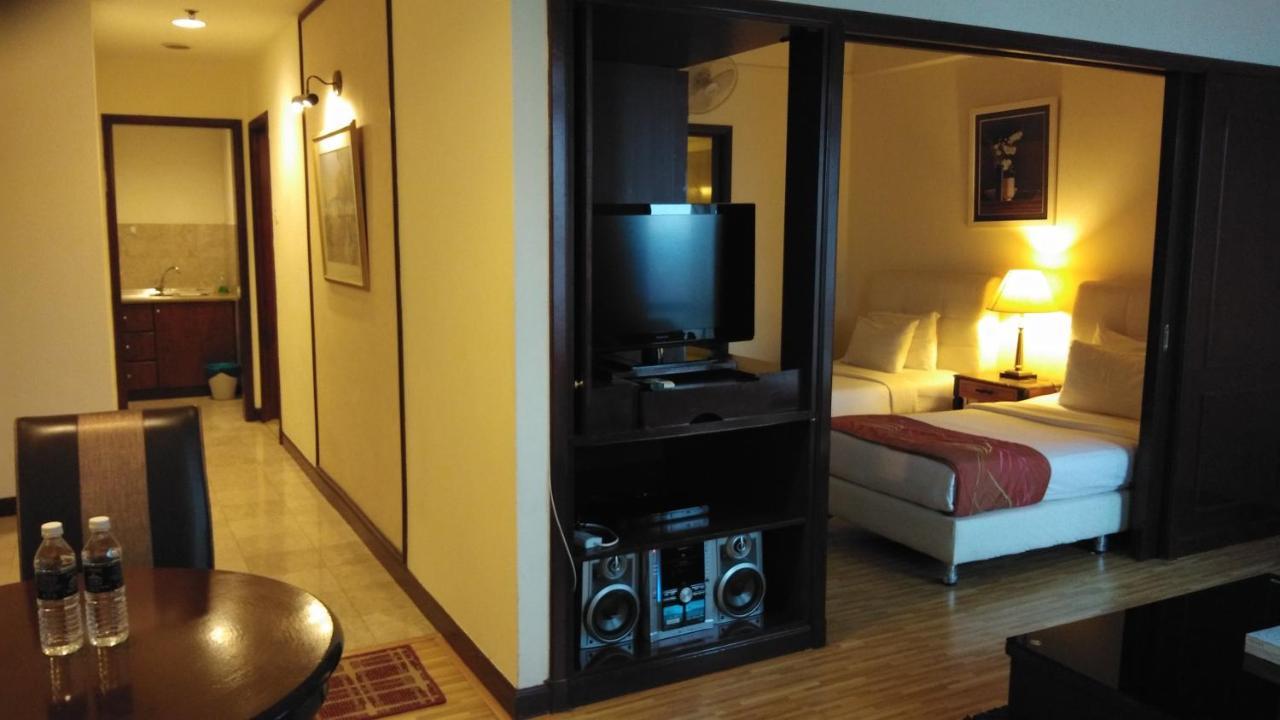 Times Square Service Apartment At Куала-Лумпур Экстерьер фото