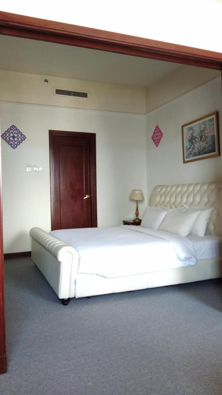 Times Square Service Apartment At Куала-Лумпур Экстерьер фото